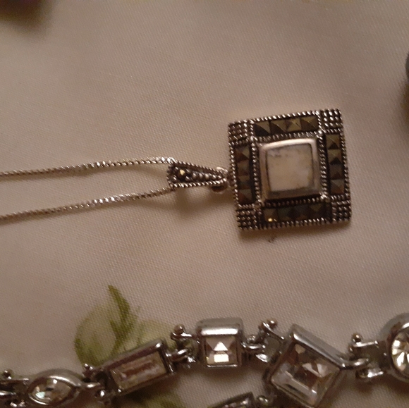 Bulk Jewelry - Picture 4 of 16